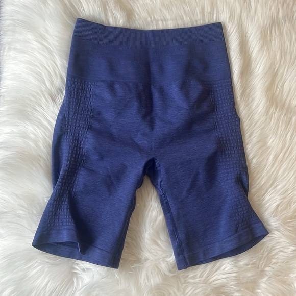 Alphalete seamless purple biker shorts 7” - Picture 4 of 5